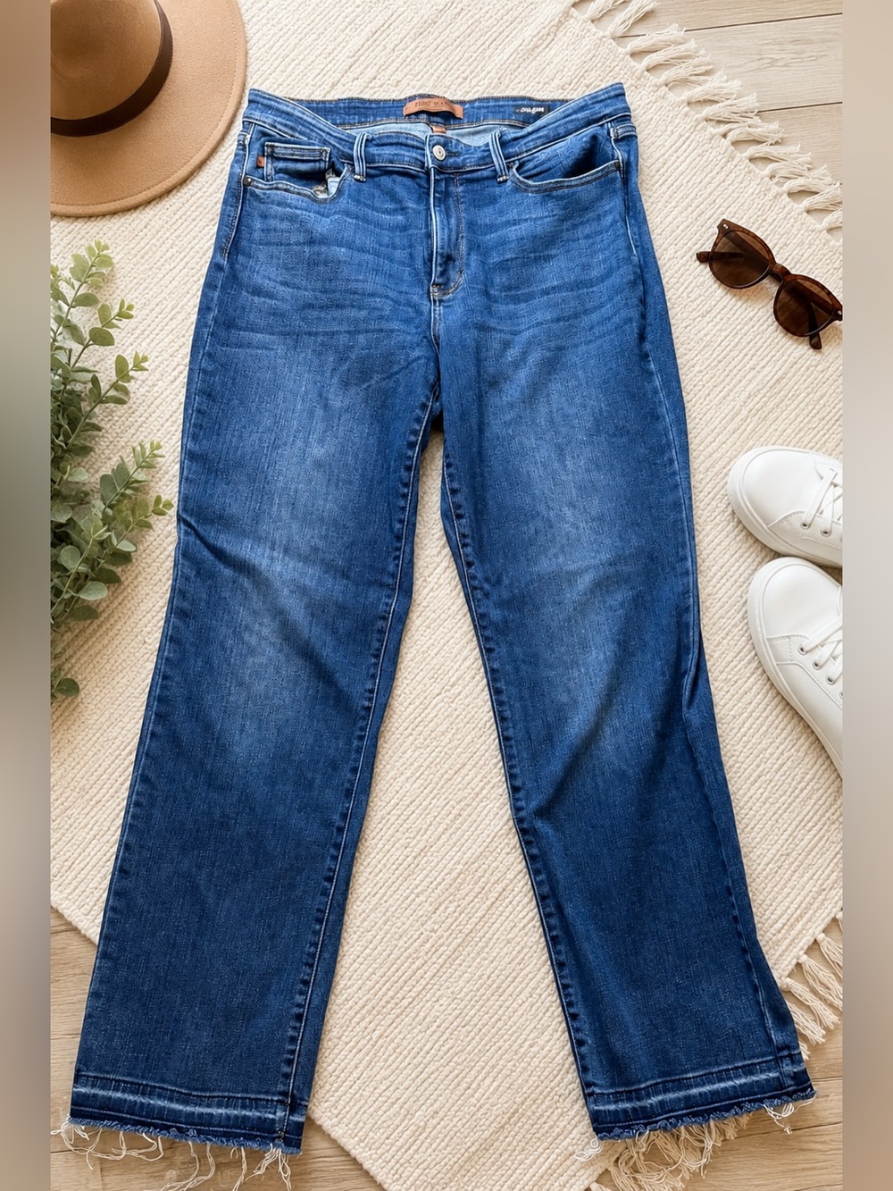 Judy Blue Mid Rise Straight Leg Jeans Raw Hem Medium Wash Denim Women’s